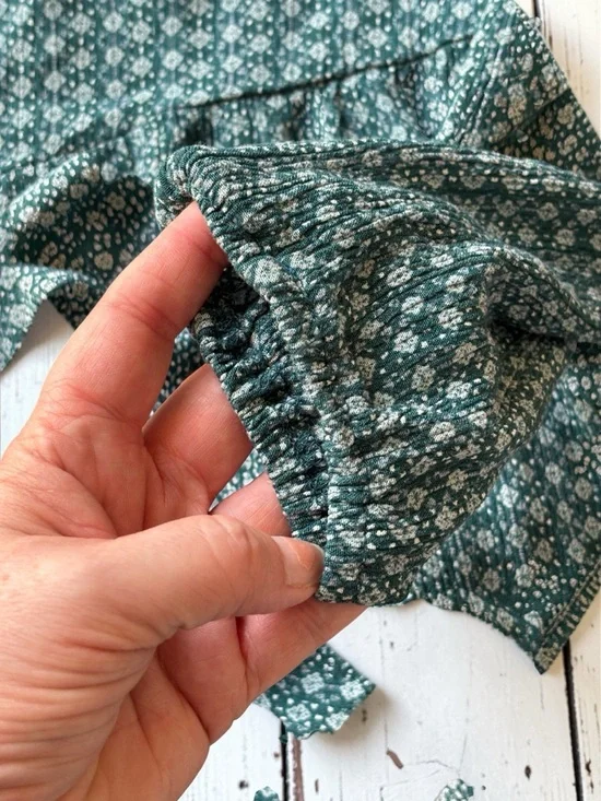 Maurices Green Boho Blouse Medium Lace Shoulder Peasant Top Flowy - Picture 4 of 9